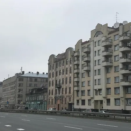 Riverside Promenade M *